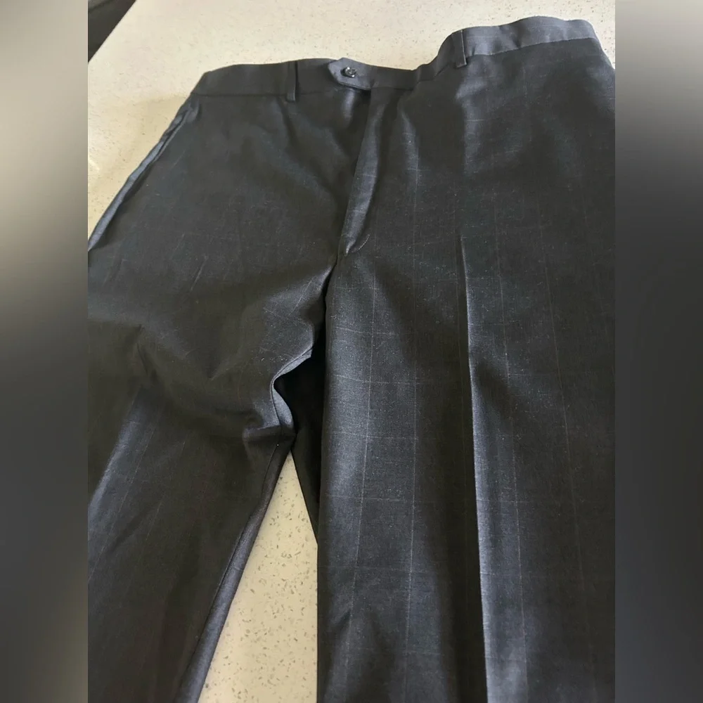 Pronto Uomo Classic Men's gray plaid Blazer and pant suit set 48”L 43” waist